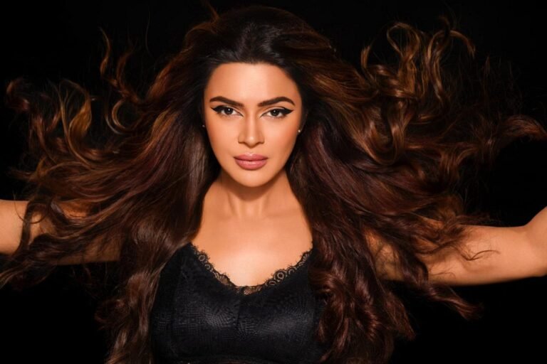 RENÉE Cosmetics Forays Into Lipstick Category With Its Unique 5-IN-1 Colour Lipstick