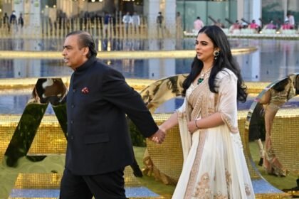 Reliance, led by Ambani, sets its sights on the Indian fashion e-commerce market with an affordable and cost-effective model.