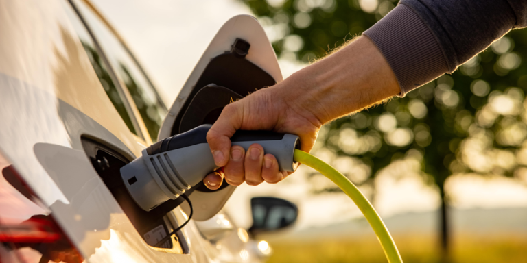 : EV Business Boom in India: How Entrepreneurs Can Earn ₹5–15 Lakh Annually in 2026